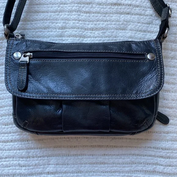 FOSSIL Black Leather Crossbody Wallet
Purse Bag - Picture 2 of 10